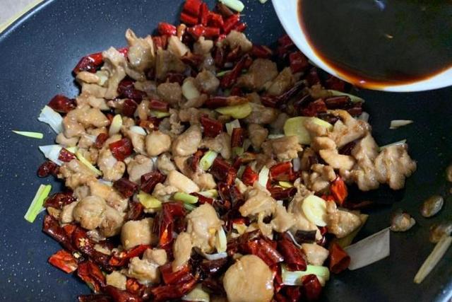 正宗宫保鸡丁详细做法及配料(很多人做法都错了)(13)