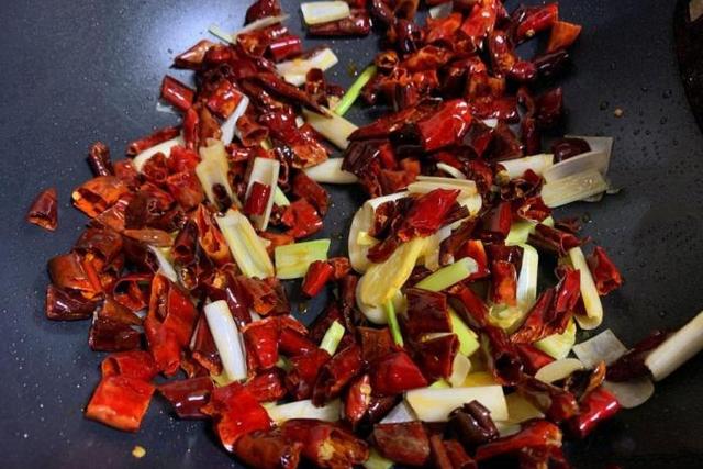 正宗宫保鸡丁详细做法及配料(很多人做法都错了)(12)