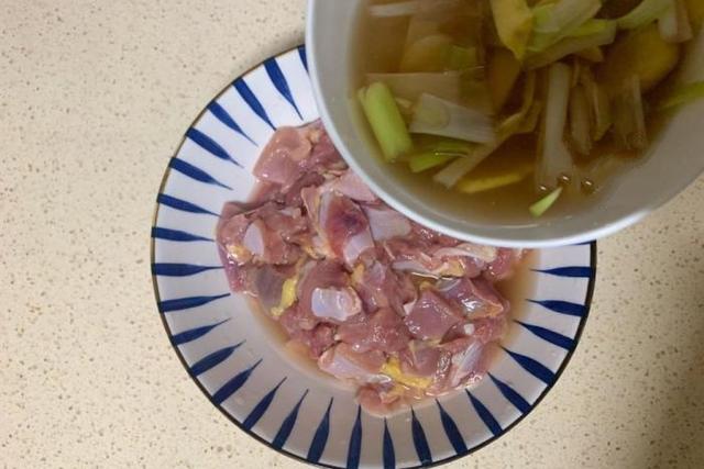 正宗宫保鸡丁详细做法及配料(很多人做法都错了)(8)