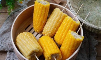 ​玉米煮完放水里还是拿出来,煮好的玉米放水里还是拿出来