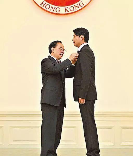 哪些艺人获紫荆星章(获紫荆星章的香港艺人) 第4张