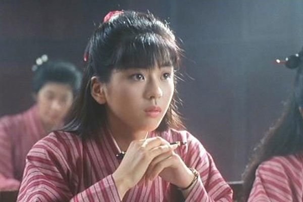 中山忍部分材料照片 何以向来独身,为李连杰终生不嫁吗