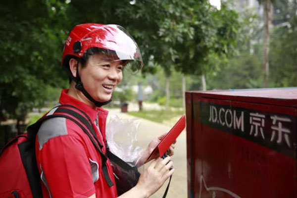 刘强东和奶茶章泽天什么时间离的婚 非要偷吃表面的女人