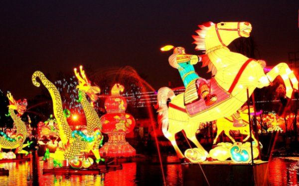 赏灯的民俗怎么来,元宵节赏灯的风俗是从什么时候开始的呢图1