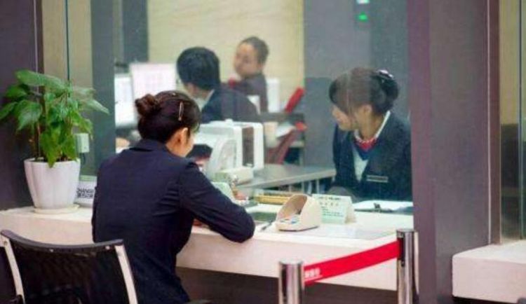 银行几点下班下午：银行一般几点钟下班