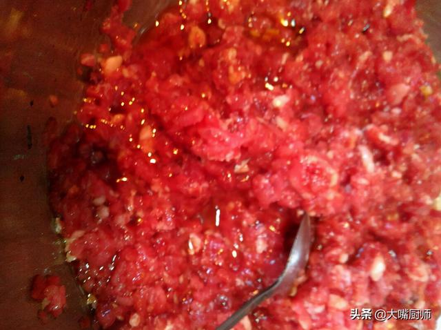 羊肉饺子馅怎么调好吃又不腻(包羊肉馅饺子牢记)(6)