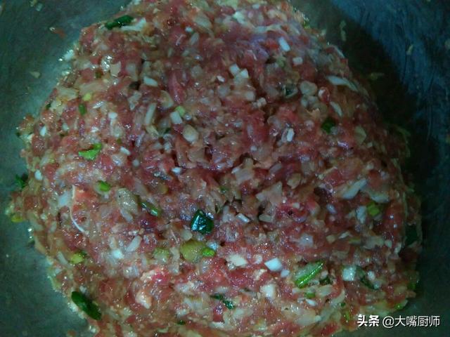 羊肉饺子馅怎么调好吃又不腻(包羊肉馅饺子牢记)(10)