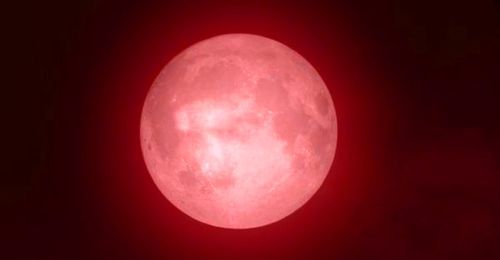 为什么月亮会变成红色的?