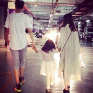 ​刘畅老婆吴子佳个人资料曝光，刘畅多多一家三口照片 刘畅和张