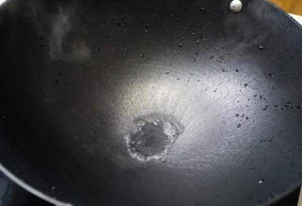 新锅怎么开锅最简单,新买的铁锅怎么开锅好图10