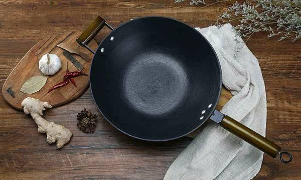 新锅怎么开锅最简单,新买的铁锅怎么开锅好图2