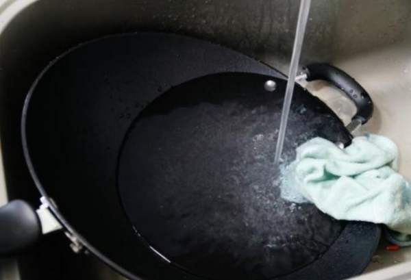 新锅怎么开锅最简单,新买的铁锅怎么开锅好图9