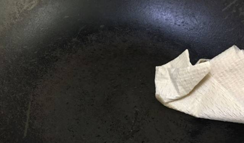 新锅怎么开锅最简单,新买的铁锅怎么开锅好图7