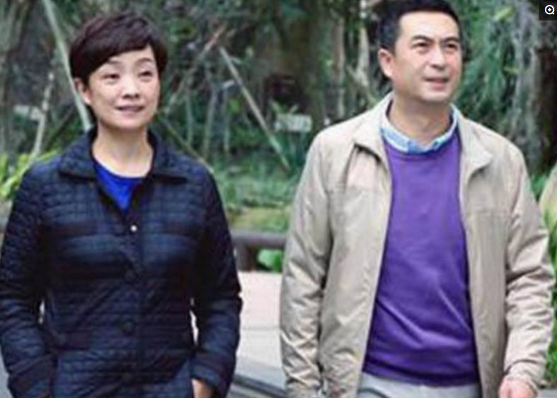 张嘉译48岁妻子王海燕近照,张嘉译天天面对这样的女人