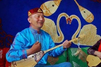 ​冬不拉民间故事解析