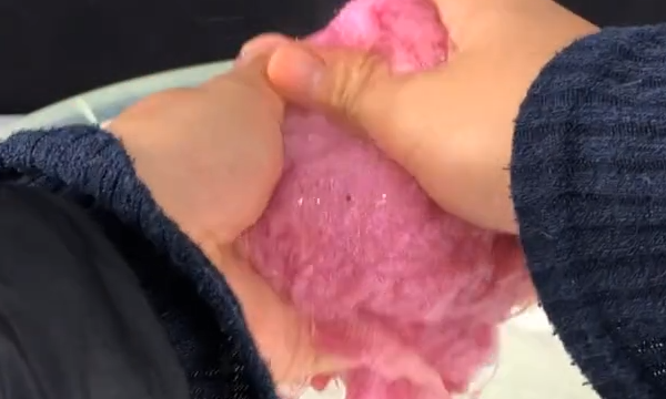 皮衣毛领脏了怎样清洗,皮衣上一体的毛领怎么清洗保养图4