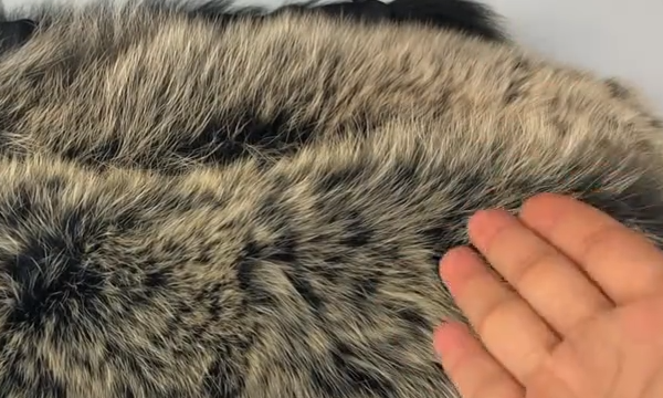 皮衣毛领脏了怎样清洗,皮衣上一体的毛领怎么清洗保养图8