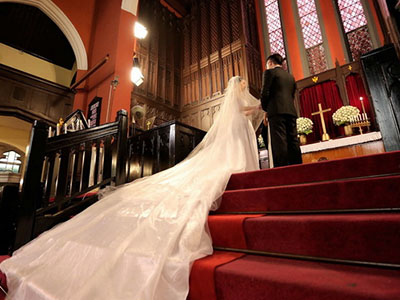 参加婚宴应该穿什么衣服(参加婚宴适合穿什么样的衣服)(图1) 参加婚宴应该穿什么衣服(参加婚宴适合穿什么样的衣服)(图1)