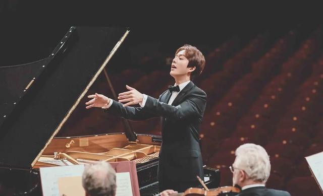 李云迪嫖娼事件让多位女生被牵连,竟然有女生公开承认是女主