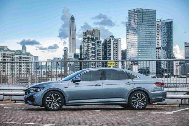 迈腾真的比帕萨特好吗迈腾和帕萨特哪个更值得购买(迈腾和帕萨特哪个值得买)(图6) 迈腾真的比帕萨特好吗迈腾和帕萨特哪个更值得购买(迈腾和帕萨特哪个值得买)(图6)