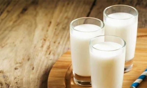 牛奶放上一两天会变酸是因为什么,牛奶放久了为什么会变酸的收获