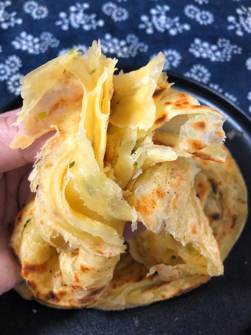 葱油千层饼的家常做法（葱油千层饼怎么做）