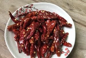 油温80可以泼辣椒,油温80下辣椒面有点苦是怎么回事呢图8