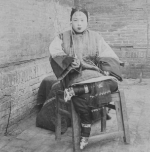 ​裹脚是什么时候有的（古代女人裹小脚哪个朝代开始的）