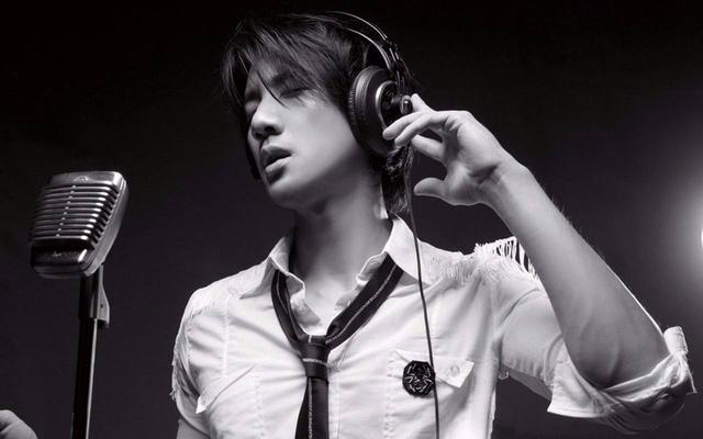 爱国情怀的歌有哪几首(让人热泪盈眶的9大爱国金曲)(3)