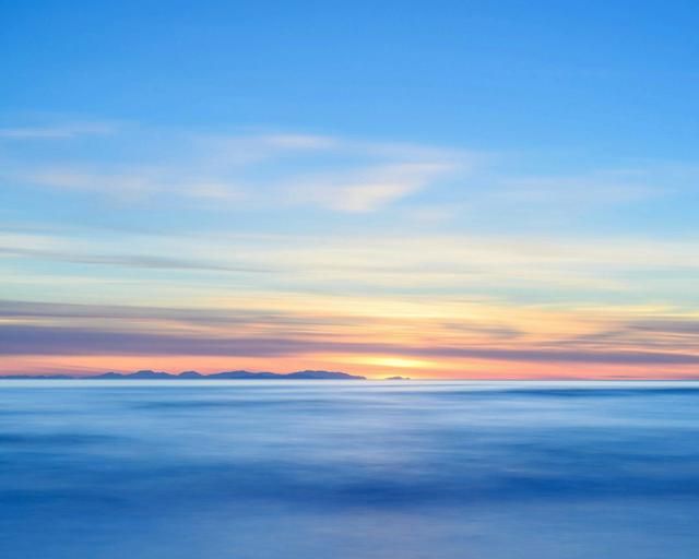 春风又绿江南岸的下一句,“春风又绿江南岸,明月何时照我还。”写诗人的乡愁是由什么事物引发的?图2