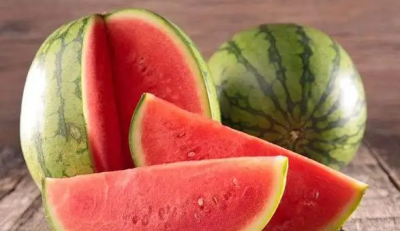 ​切好的西瓜放冰箱隔夜能吃,西瓜冻在冰箱第二天还能吃吗