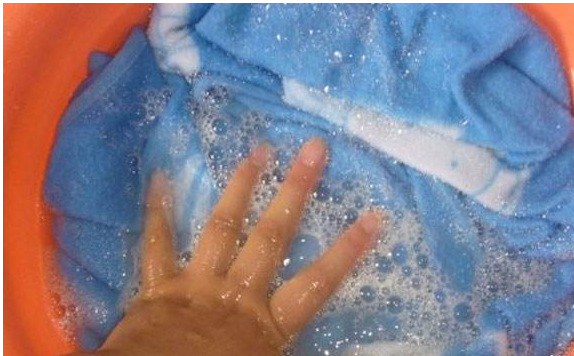 漂白水没稀释衣服黄了怎么办,衣服用漂白剂没有用水稀释变黄了咋办?图2