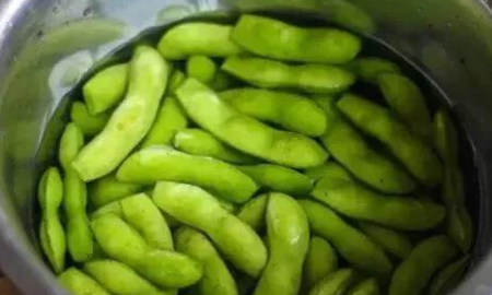 毛豆怎么煮才能保持青色,特别喜欢吃毛豆图8