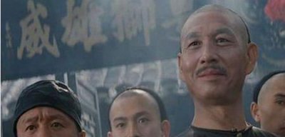 ​僵尸片石坚的扮演者