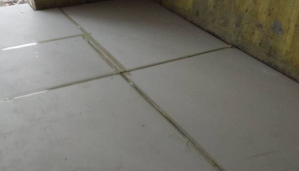 装修吊顶用的石膏板被水泡了还能用吗