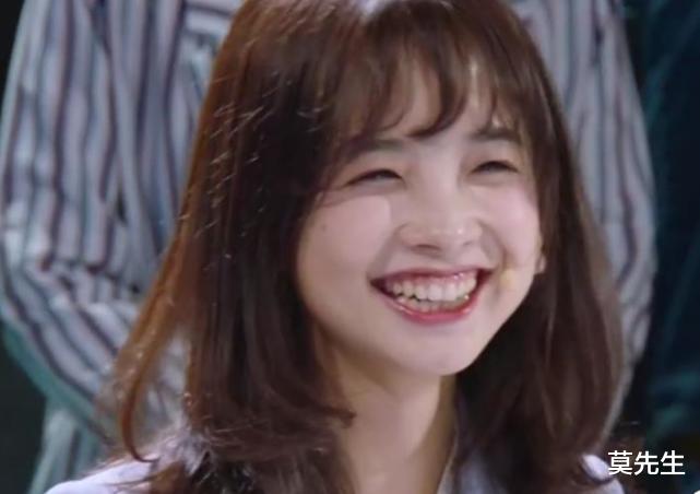 董明珠牵手王冰冰像母女,央视特意给手部特写,这对CP我磕了