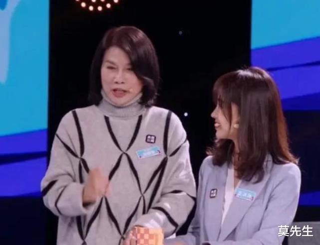 董明珠牵手王冰冰像母女,央视特意给手部特写,这对CP我磕了