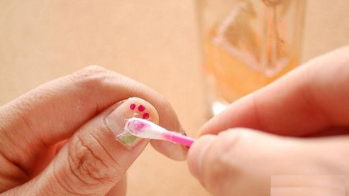 去除指甲油的小妙招,怎样把指甲油弄掉简单图2