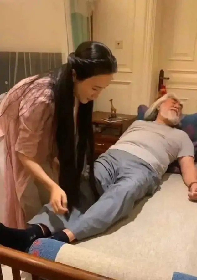 杜星霖:嫁给大31岁的张纪中,婚后连生2胎,我们是真心相爱