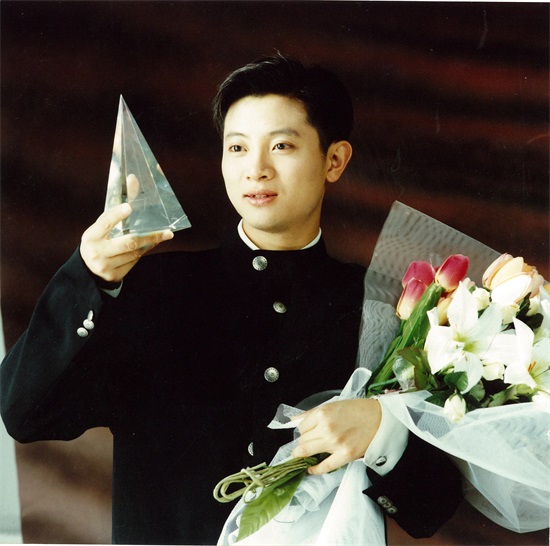 初恋瞿颖，拒绝上春晚，52岁未婚无子，罗中旭如今怎样了？