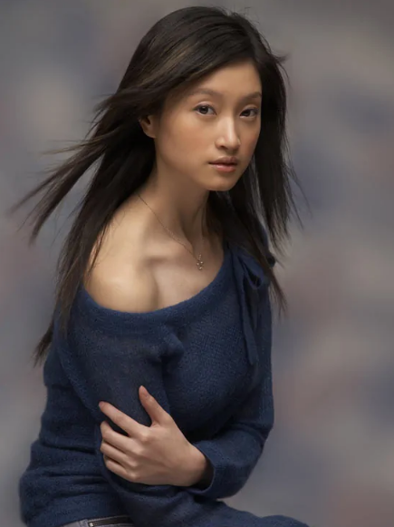 沈佳妮：体操运动员转行当演员，30岁嫁29岁朱亚文生两女被当成宝