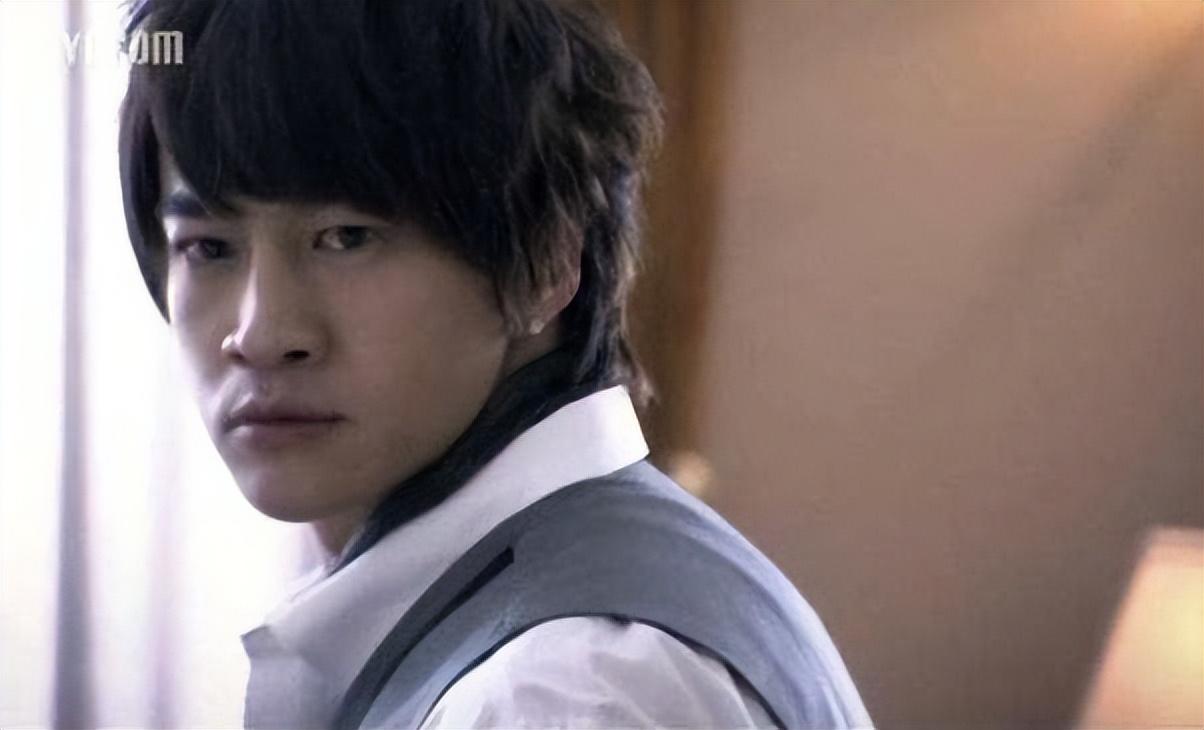 丰富情史的背后，藏着一个自卑的灵魂-何润东个人资料简介