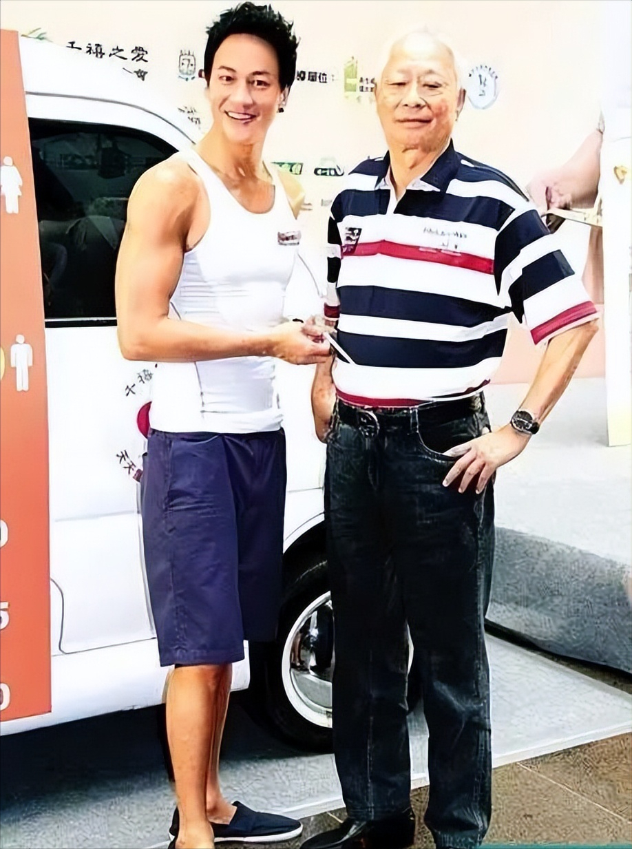 丰富情史的背后，藏着一个自卑的灵魂-何润东个人资料简介