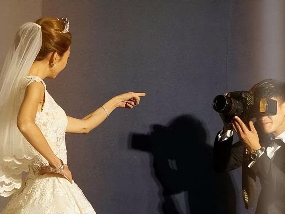 丰富情史的背后，藏着一个自卑的灵魂-何润东个人资料简介