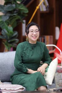 ​奇葩说冠军傅首尔个人资料简介(她背后的老公居然是一个长在观众笑点上的男人)