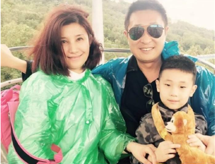 知名演员周冬齐：稀里糊涂嫁给林永健，恩爱18年生一子，幸福美满