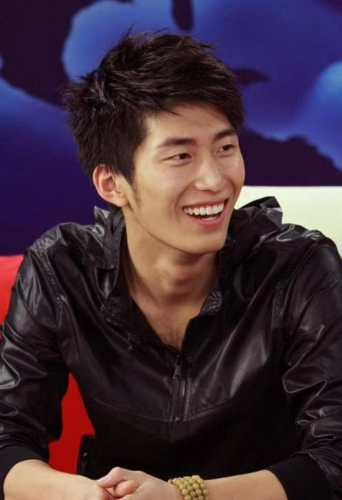 窦骁个人资料简介及家世（让何超莲动心的窦骁，有着怎样的人生经历？）