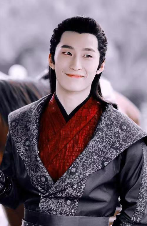 窦骁个人资料简介及家世（让何超莲动心的窦骁，有着怎样的人生经历？）