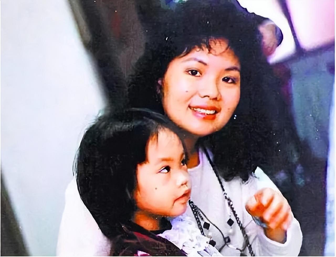 杨丞琳个人资料简介及家庭背景(全能教主 杨丞琳,她的家庭和背景今天就来扒一扒)