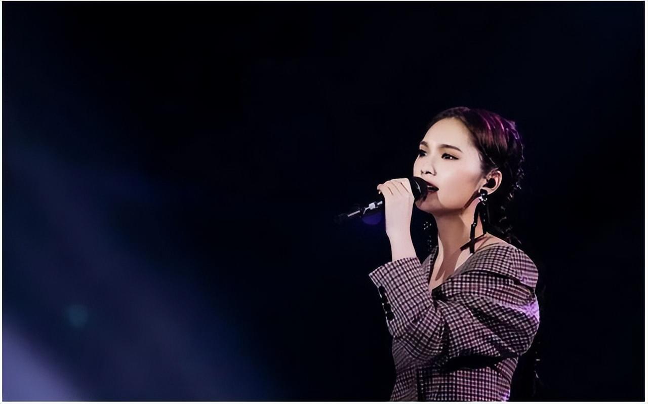 杨丞琳个人资料简介及家庭背景(全能教主 杨丞琳,她的家庭和背景今天就来扒一扒)